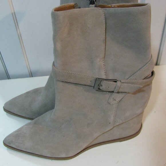 ** Santo Beige Tan Suede Boot 10M 10 NWOT Pointed Toe Zip Up Buckle Wedge Heel - Picture 4 of 13